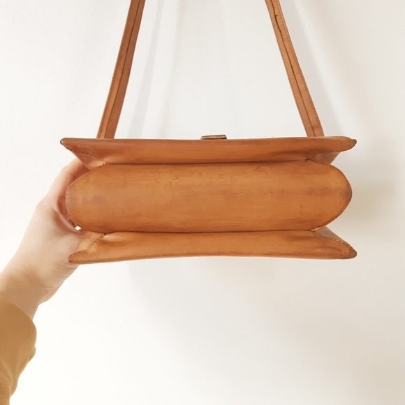 PYMSA | Vintage Hand Tooled Cowhide Leather Shoulder Bag - Tan - Picture 8 of 15